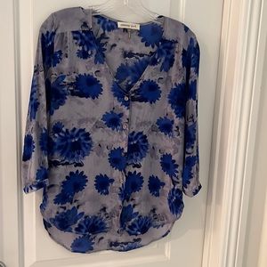 Amour vert 100% silk blouse XS like new
